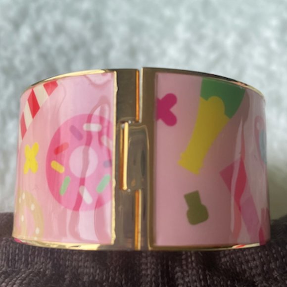 kate spade x Darcel | Donut Taxi Magnetic Hinged Bangle - Picture 8 of 11